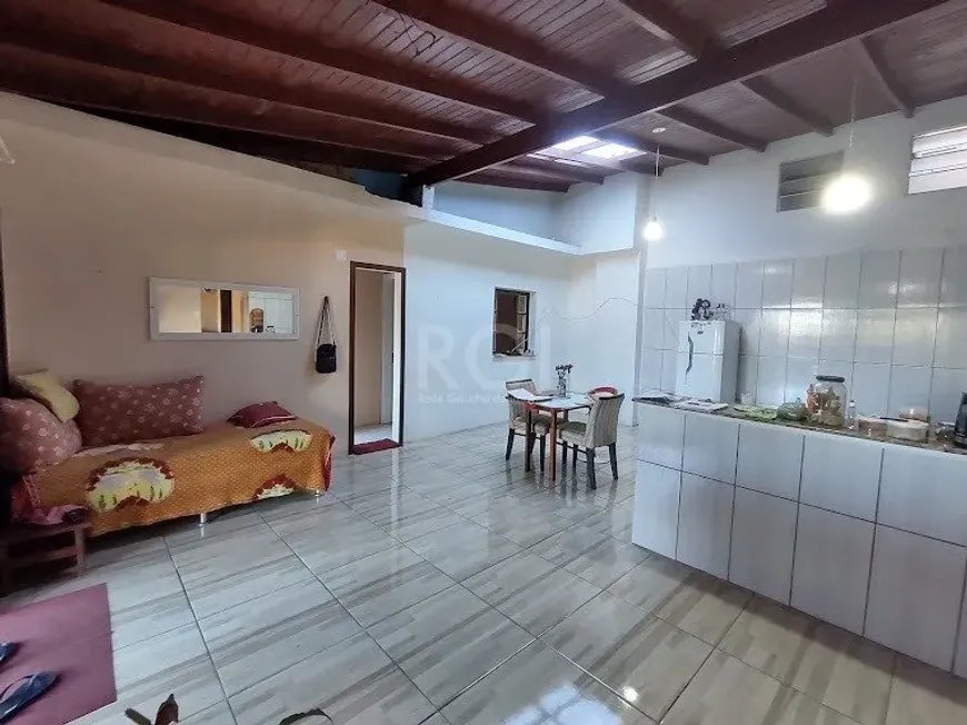 Foto 1 de Casa com 2 Quartos à venda, 158m² em Campo Novo, Porto Alegre