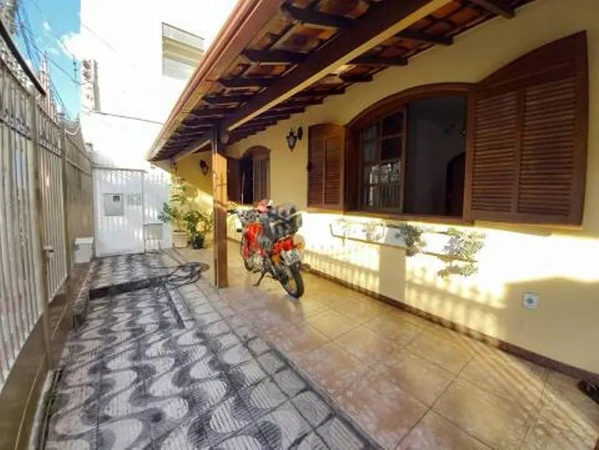 Foto 1 de Casa com 3 Quartos à venda, 185m² em Caiçaras, Belo Horizonte