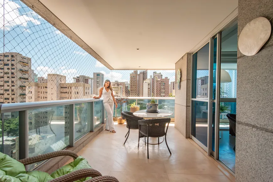 Foto 1 de Apartamento com 4 Quartos à venda, 210m² em Lourdes, Belo Horizonte