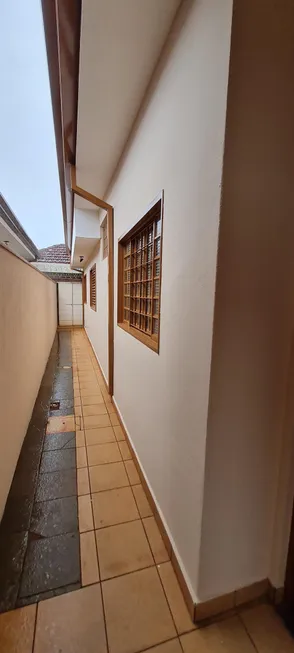 Foto 1 de Casa com 2 Quartos para alugar, 60m² em Vila Tibério, Ribeirão Preto