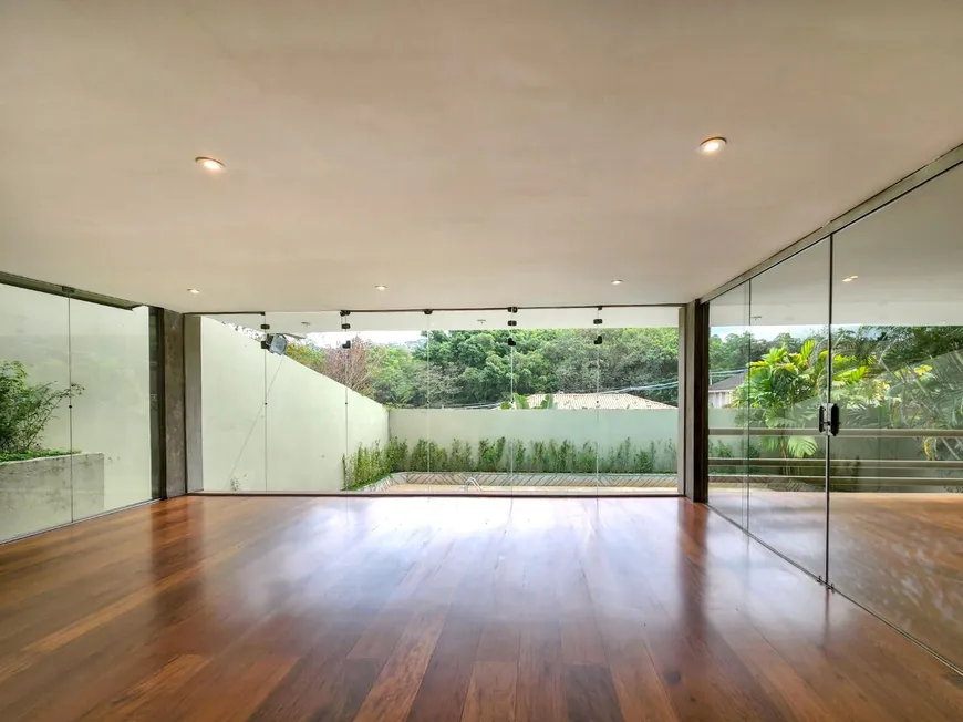 Foto 1 de Casa com 5 Quartos para venda ou aluguel, 900m² em Real Parque, São Paulo