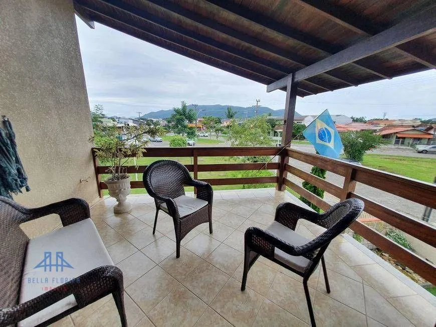 Foto 1 de Casa com 4 Quartos à venda, 168m² em Carianos, Florianópolis