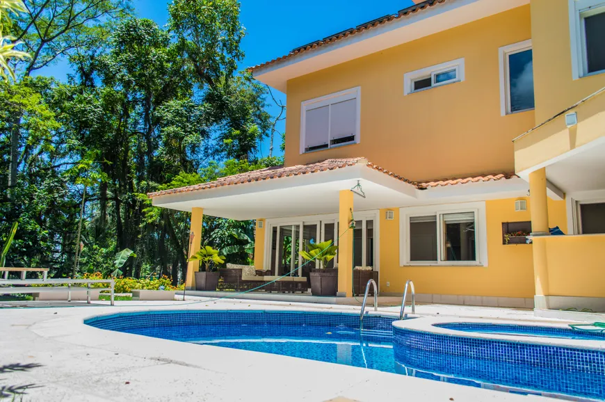 Foto 1 de Casa de Condomínio com 4 Quartos à venda, 321m² em Pendotiba, Niterói