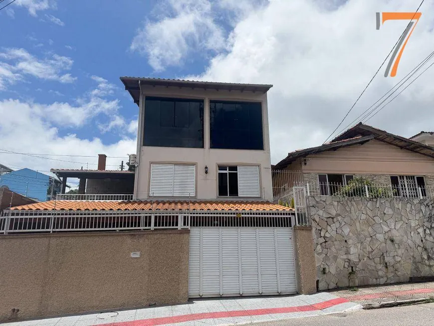 Foto 1 de Casa com 3 Quartos à venda, 140m² em Estreito, Florianópolis