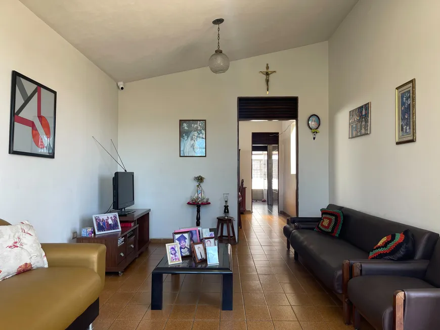 Foto 1 de Casa com 4 Quartos à venda, 200m² em Gruta de Lourdes, Maceió