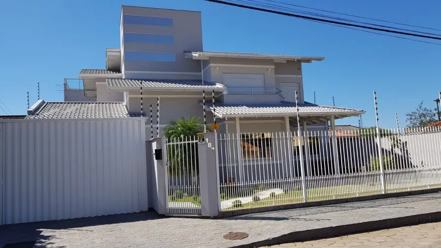 Foto 1 de Casa com 3 Quartos à venda, 420m² em Rio Caveiras, Biguaçu