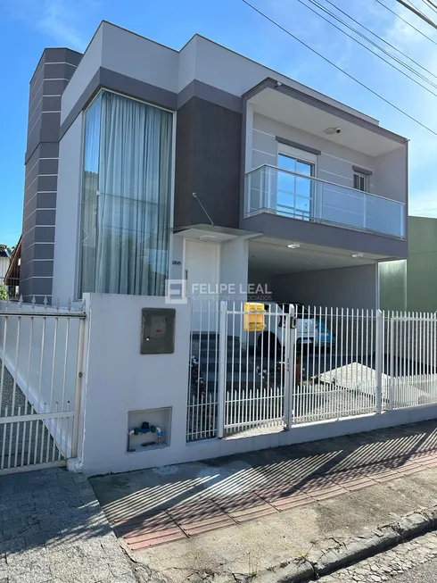 Foto 1 de Casa com 3 Quartos à venda, 220m² em Praia Comprida, São José