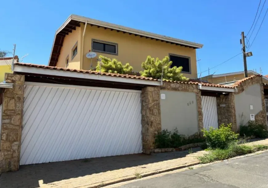 Foto 1 de Sobrado com 4 Quartos à venda, 290m² em Samambaia Sul, Brasília