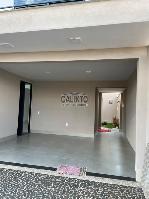 Foto 1 de Sobrado com 3 Quartos à venda, 176m² em Grand Ville, Uberlândia