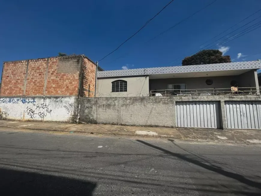 Foto 1 de Casa com 3 Quartos à venda, 440m² em Letícia, Belo Horizonte