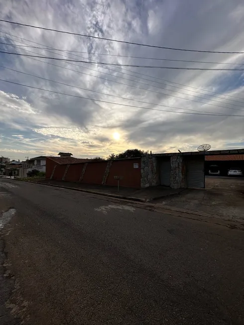 Foto 1 de Casa com 3 Quartos à venda, 300m² em Anápolis City, Anápolis