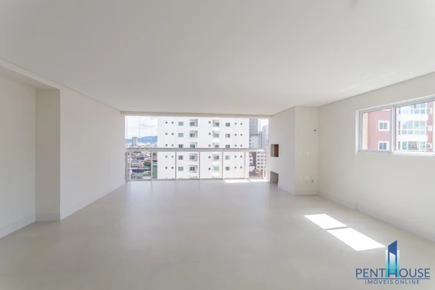 Foto 1 de Apartamento com 3 Quartos à venda, 139m² em Centro, Balneário Camboriú