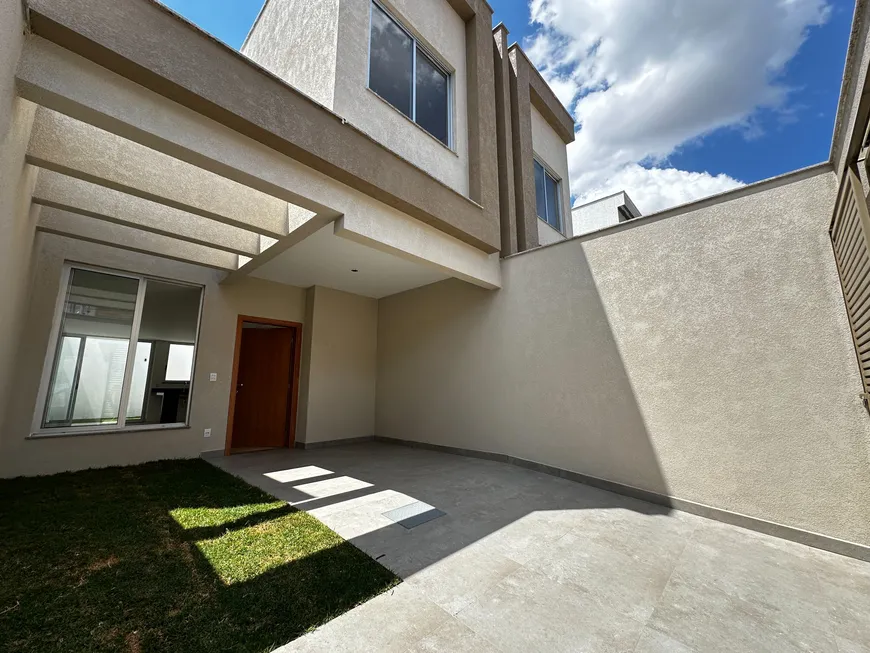 Foto 1 de Casa com 3 Quartos à venda, 100m² em Santa Rosa, Belo Horizonte