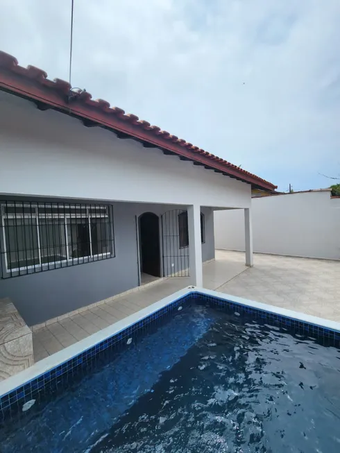 Foto 1 de Casa com 4 Quartos à venda, 128m² em Agenor de Campos, Mongaguá