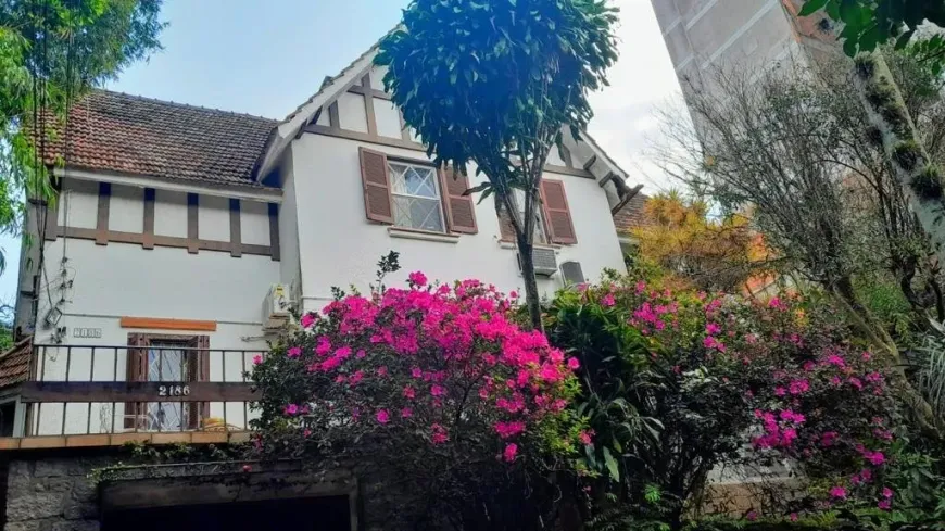 Foto 1 de Casa com 6 Quartos à venda, 570m² em Santa Cecília, Porto Alegre