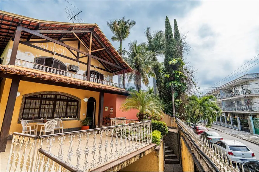 Foto 1 de Casa com 5 Quartos à venda, 384m² em Jardim Guanabara, Rio de Janeiro