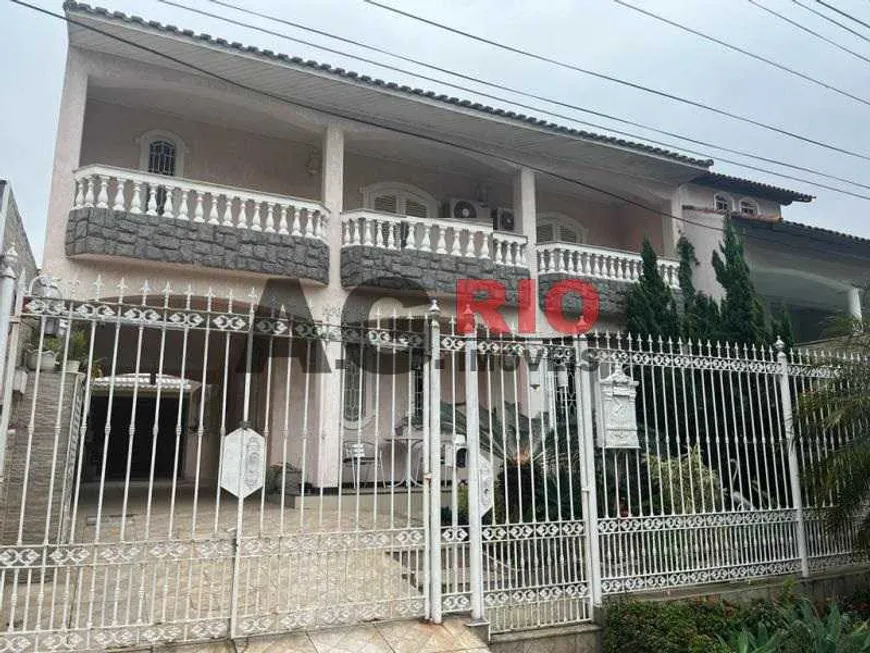 Foto 1 de Casa de Condomínio com 4 Quartos à venda, 344m² em  Vila Valqueire, Rio de Janeiro