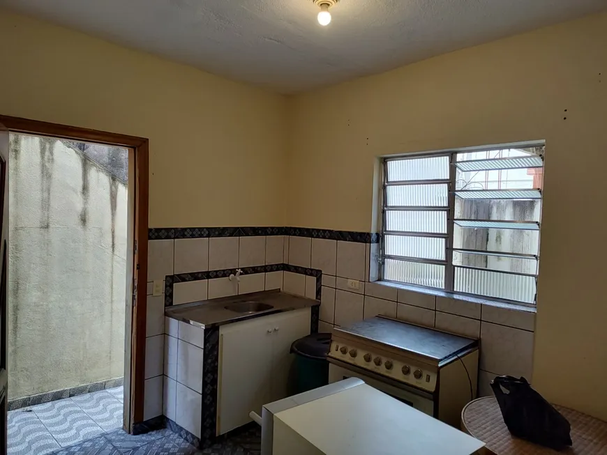 Foto 1 de Casa com 1 Quarto para alugar, 35m² em Jardim Oliveiras, Taboão da Serra