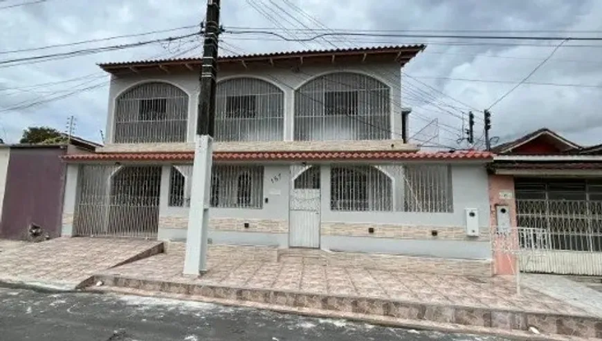 Foto 1 de Sobrado com 4 Quartos à venda, 284m² em Flores, Manaus