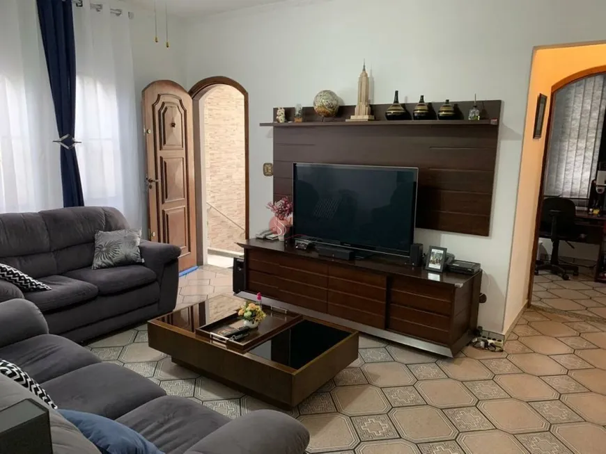 Foto 1 de Casa com 4 Quartos à venda, 220m² em Vila Carrão, São Paulo