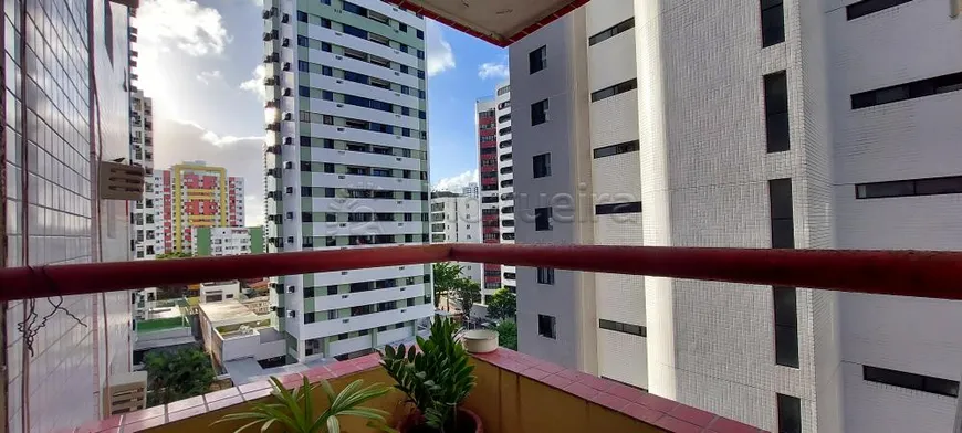 Foto 1 de Apartamento com 3 Quartos à venda, 70m² em Boa Viagem, Recife