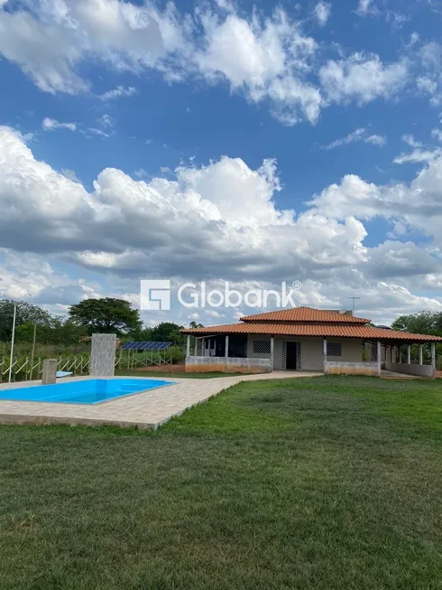 Foto 1 de Fazenda/Sítio com 3 Quartos à venda, 302m² em Jardim Primavera, Montes Claros