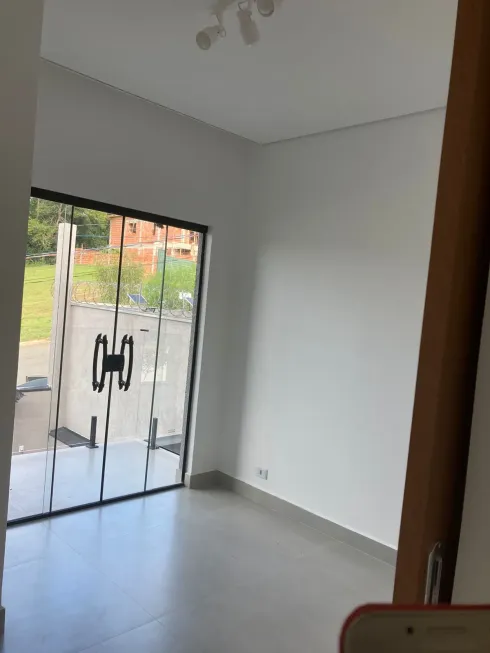 Foto 1 de Sobrado com 3 Quartos à venda, 130m² em Villas do Jaguari, Santana de Parnaíba