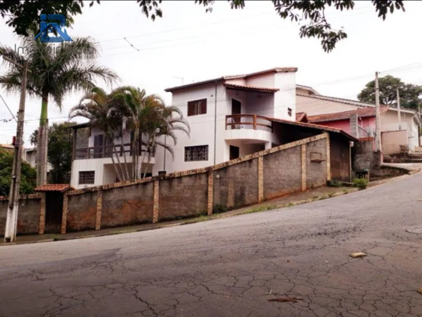 Foto 1 de Sobrado com 3 Quartos à venda, 200m² em , Santa Isabel