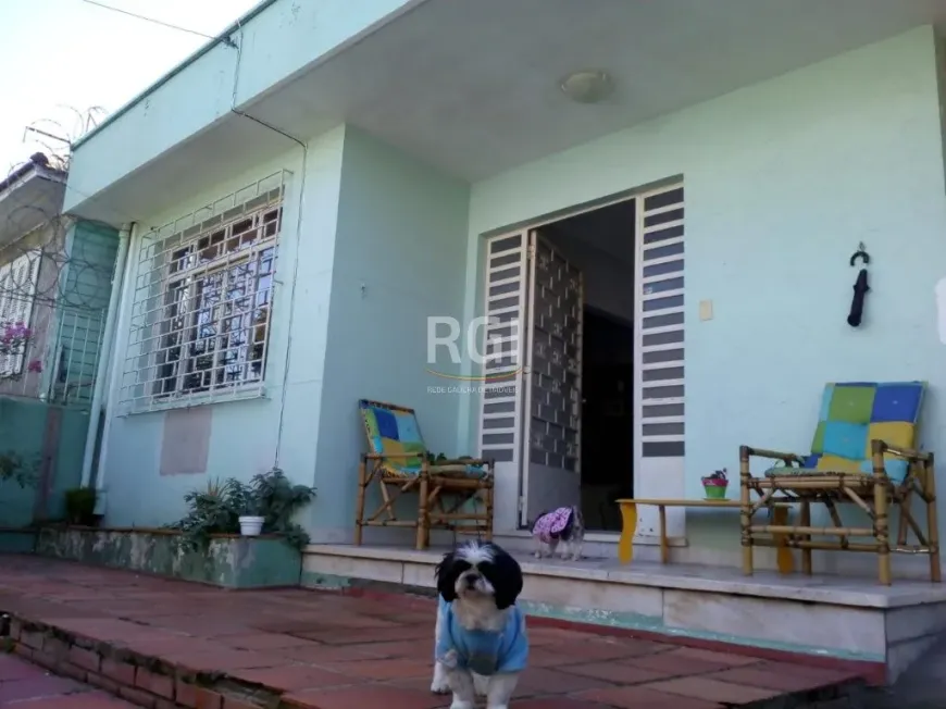 Foto 1 de Casa com 4 Quartos à venda, 156m² em Passo da Areia, Porto Alegre