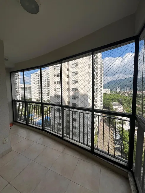 Foto 1 de Apartamento com 2 Quartos para alugar, 70m² em Jacarepaguá, Rio de Janeiro