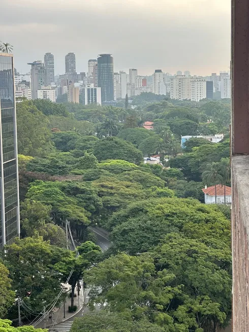 Foto 1 de Apartamento com 3 Quartos à venda, 200m² em Jardim Europa, São Paulo