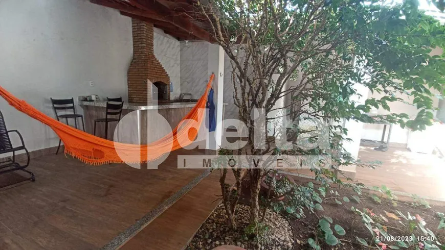 Foto 1 de Casa com 3 Quartos à venda, 170m² em Jardim Botânico, Uberlândia