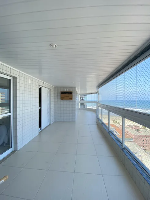 Foto 1 de Apartamento com 3 Quartos à venda, 152m² em Vila Tupi, Praia Grande