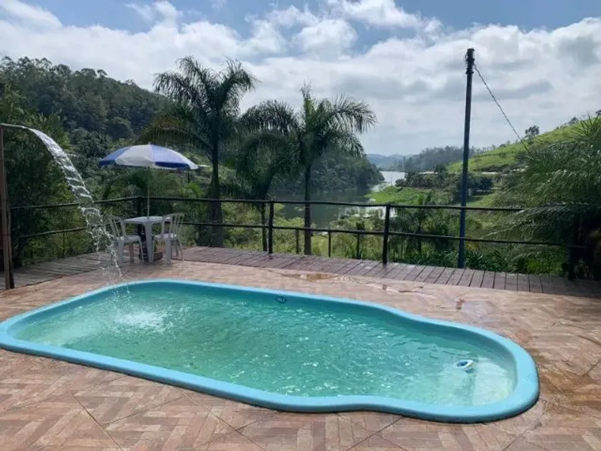 Foto 1 de Fazenda/Sítio com 3 Quartos à venda, 200m² em Chácaras Condomínio Recanto Pássaros II, Jacareí