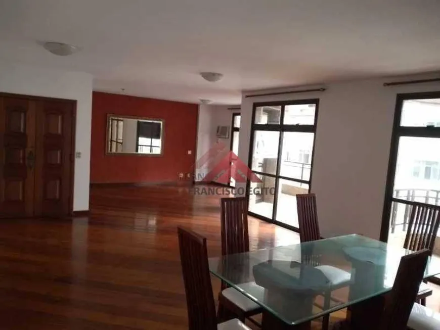 Foto 1 de Apartamento com 4 Quartos à venda, 270m² em Icaraí, Niterói