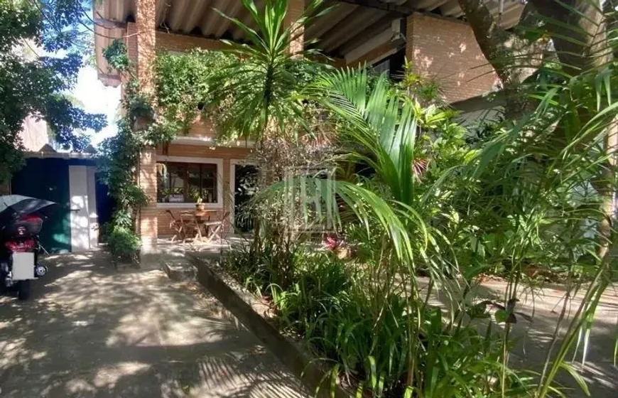 Foto 1 de Sobrado com 4 Quartos à venda, 201m² em Praia do Arrastao, São Sebastião