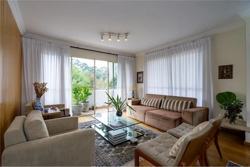 Foto 1 de Apartamento com 3 Quartos à venda, 185m² em Vila Suzana, São Paulo