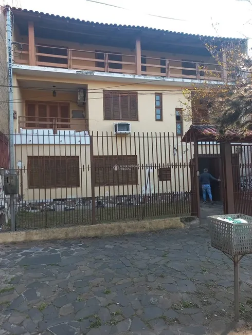 Foto 1 de Casa com 4 Quartos à venda, 350m² em Nonoai, Porto Alegre