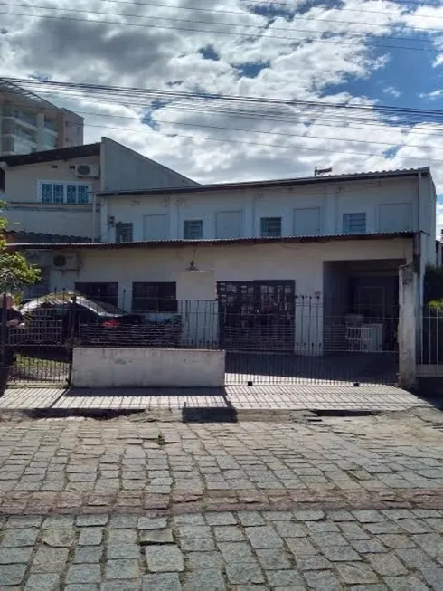Foto 1 de Casa com 8 Quartos à venda, 200m² em Tabuleiro, Camboriú