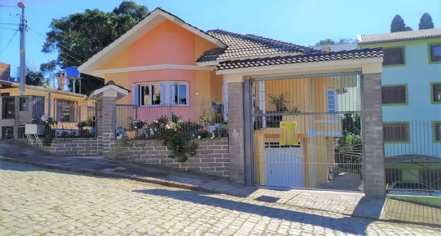 Foto 1 de Casa com 2 Quartos à venda, 257m² em Ana Rech, Caxias do Sul