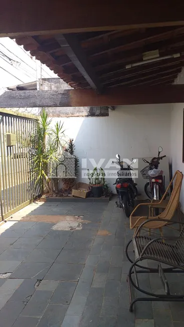 Foto 1 de Casa com 3 Quartos à venda, 200m² em Umuarama, Uberlândia