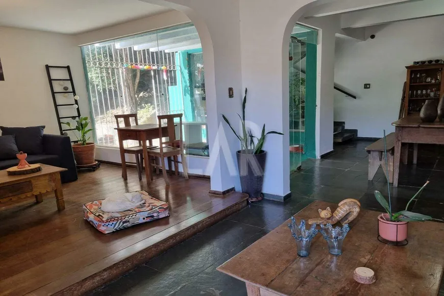 Foto 1 de Casa com 5 Quartos à venda, 536m² em Santo Antônio, Belo Horizonte