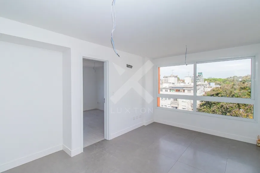 Foto 1 de Apartamento com 1 Quarto à venda, 50m² em Passo da Areia, Porto Alegre