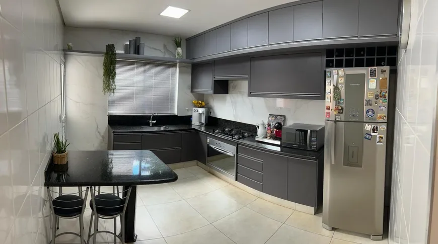 Foto 1 de Casa de Condomínio com 4 Quartos à venda, 221m² em Condominio Gavea Paradiso, Uberlândia