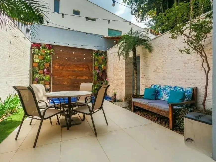 Foto 1 de Casa com 3 Quartos à venda, 220m² em Vila Madalena, São Paulo