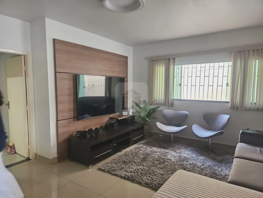 Foto 1 de Sobrado com 4 Quartos à venda, 290m² em Lourdes, Uberlândia