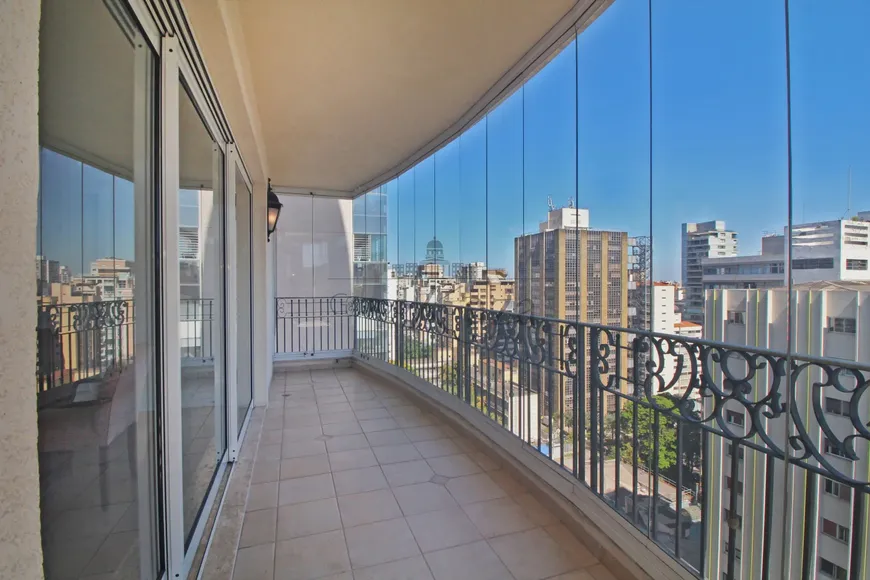 Foto 1 de Apartamento com 3 Quartos à venda, 204m² em Cerqueira César, São Paulo