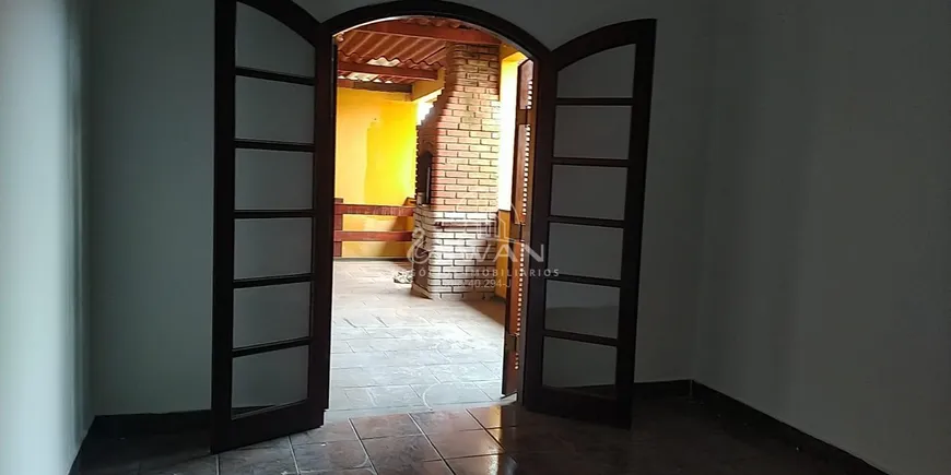 Foto 1 de Sobrado com 3 Quartos à venda, 208m² em VILA NOSSA SENHORA DAS VITORIAS, Mauá