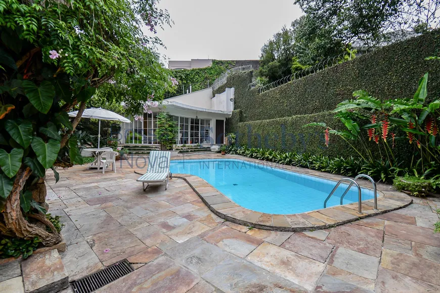 Foto 1 de Casa com 4 Quartos à venda, 580m² em Alto de Pinheiros, São Paulo