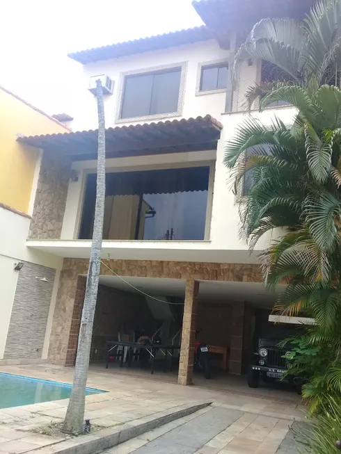 Foto 1 de Casa de Condomínio com 3 Quartos à venda, 80m² em Silvestre, Rio de Janeiro